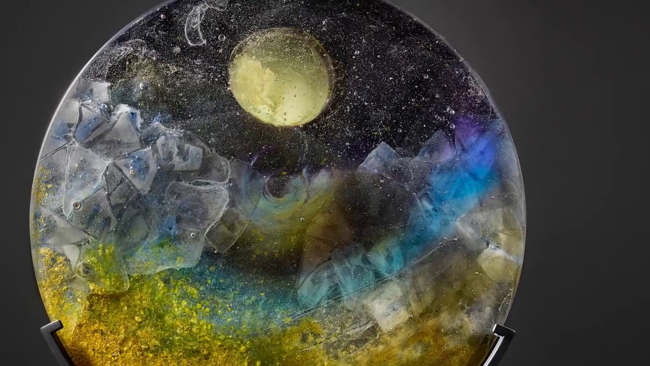 【LIULI Crystal Art】 A Touch of Red by Chang Yi