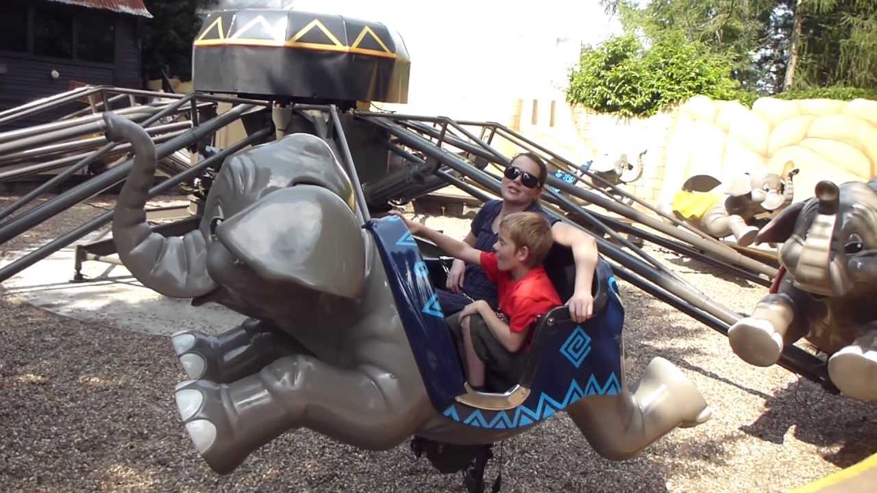 Hreggviður Loki í Chessington - Amusement park -  Flying Jumbos  - Fljúgandi fílar