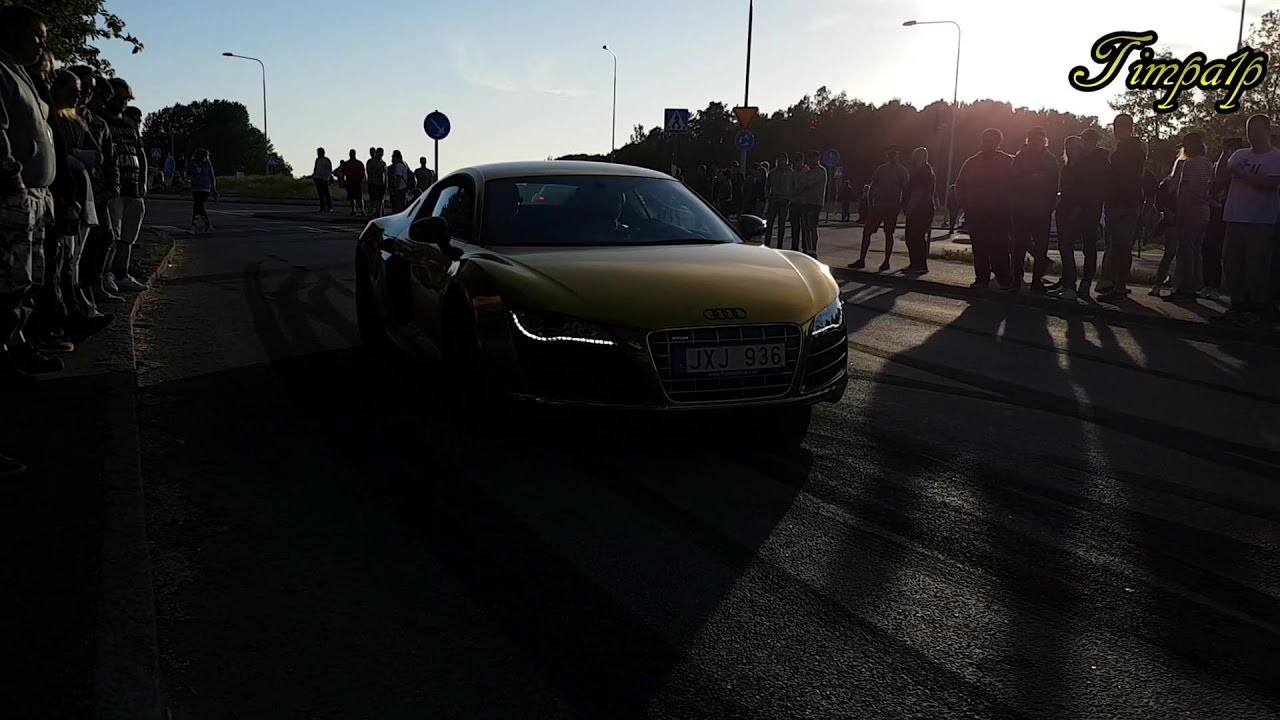 Gold Chrome Wrap Audi R8!