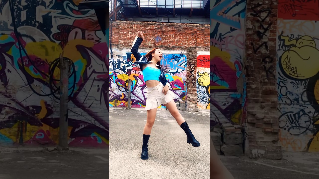 Guarda JULIE - Kitty cat #kissoflife #julie #juliesolo #kittycat #kpopinpublic #coverdance #shorts su YouTube Guarda JULIE - Kitty cat #kissoflife #julie #juliesolo #kittycat #kpopinpublic #coverdance #shorts su YouTube