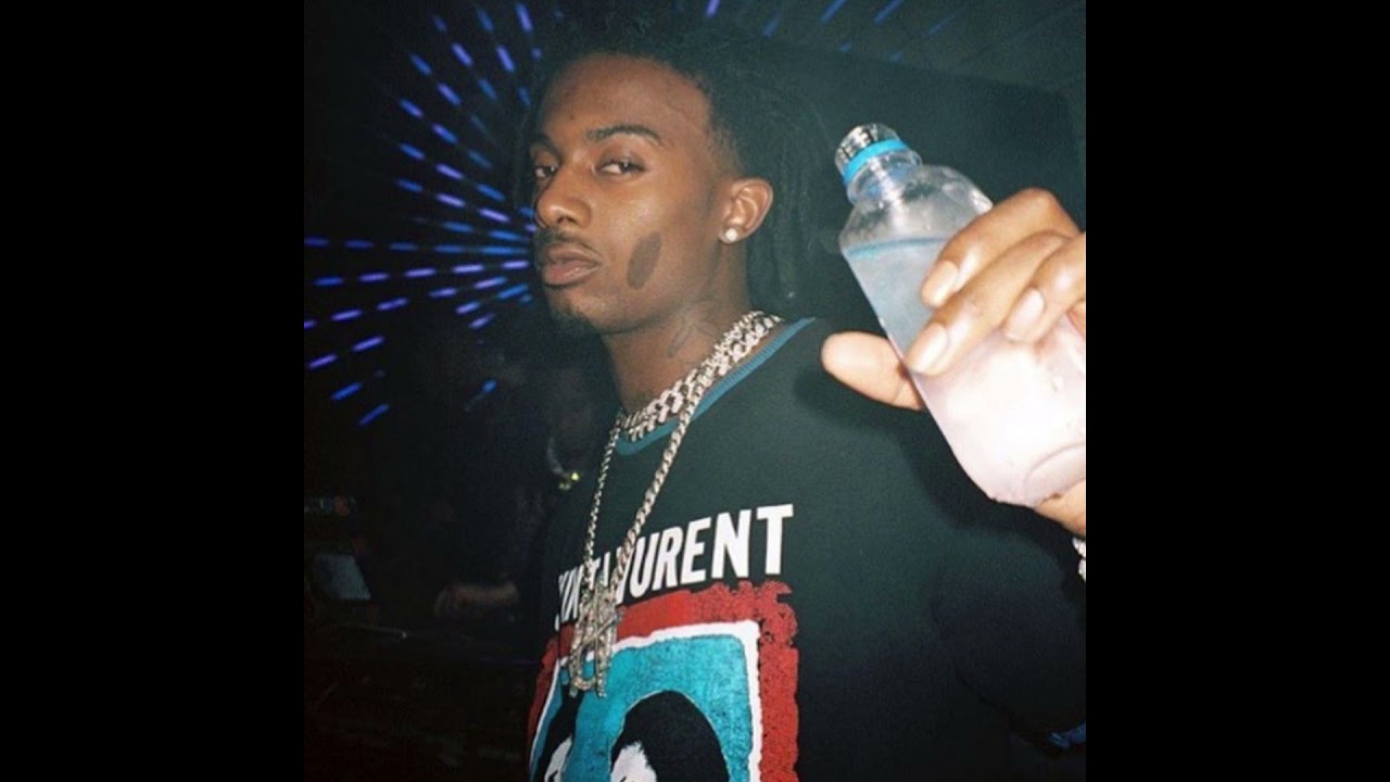 Playboi Carti - M4 Drip (prod. by 977) auf YouTube ansehen Playboi Carti - M4 Drip (prod. by 977) auf YouTube ansehen
