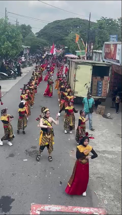 laskar seni barongan Darmo Budoyo gerobongan bergoyang