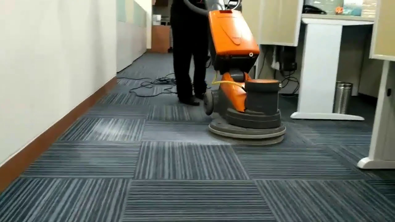 Carpet shampooing with with foam generator - YouTube
