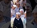 بغى يقرصني