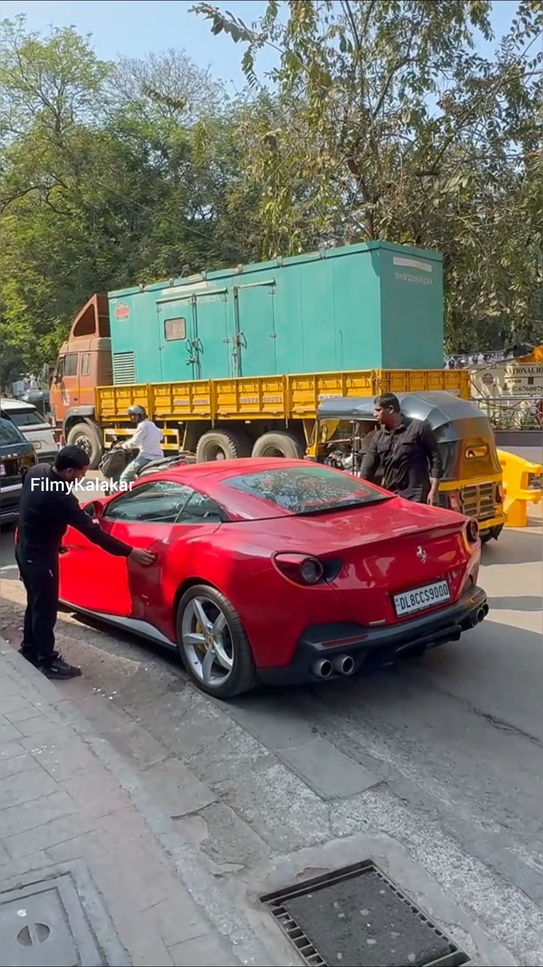 #rajkundra arrives with his son Viaan in his luxurious Ferrari worth 3.5 crores ? #filmykalakar