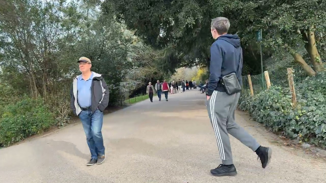 Une balade au Parc des Buttes-Chaumont à Paris