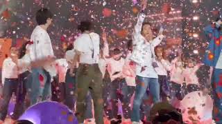 Bts Bows Down And Hugged The Back Dancers. They Really Deserve Everything