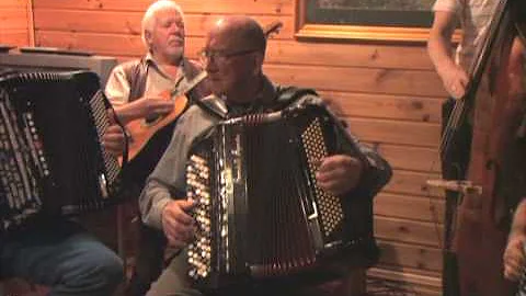 Rolf Nylend with friends performing "Holmenkollgub...