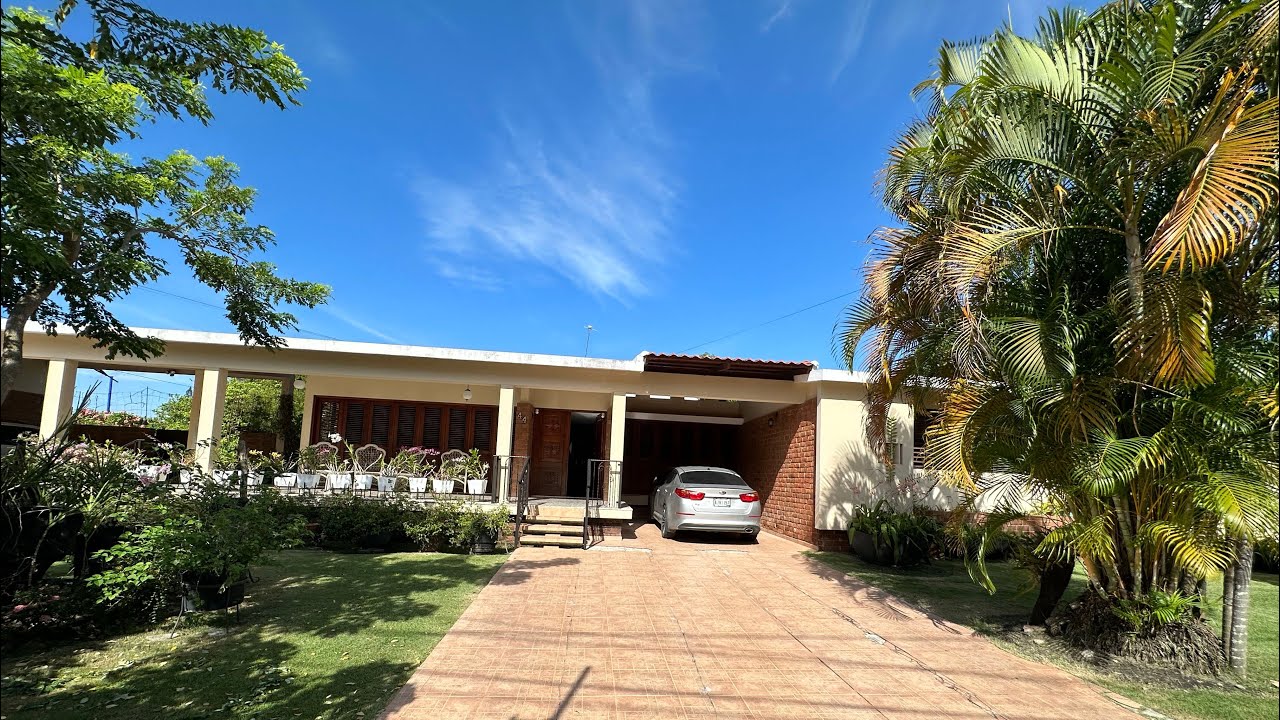 Magnífica casa de venta en la ciudad de Moca más de 2000 m De Solar. YouTube