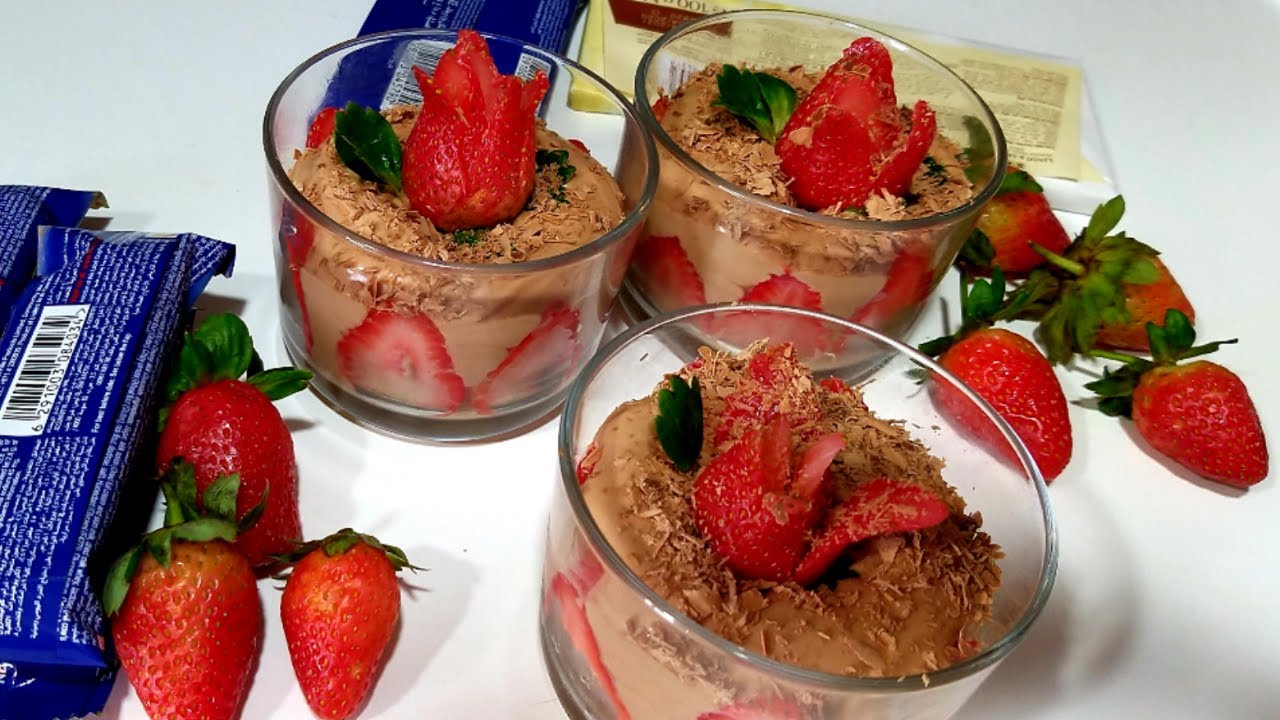 Strawberry Chocolate Mousse |No Egg| No Gelatine - YouTube