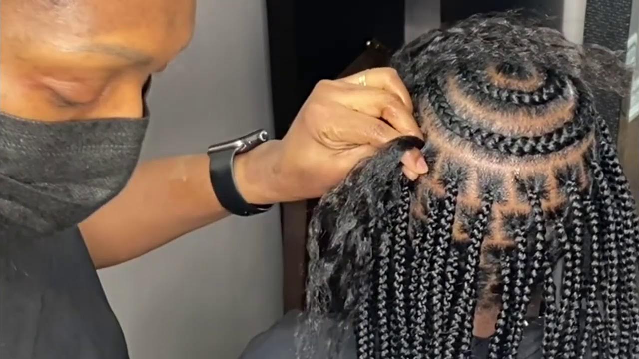 Using pre parted pattern to braid medium Knotless box braid 