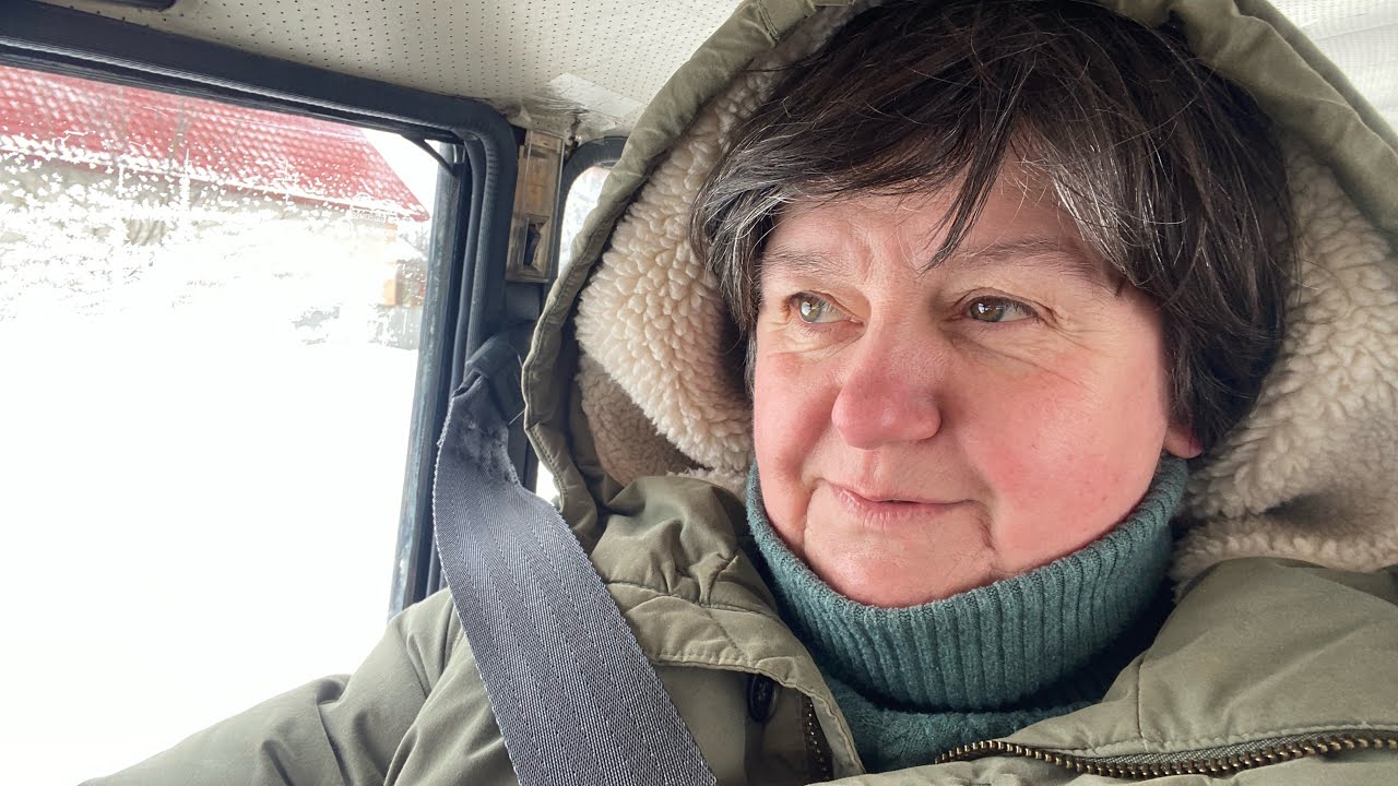 Поїхали на торговицю.., базар майже порожній . Наші покупки і мої роздуми...