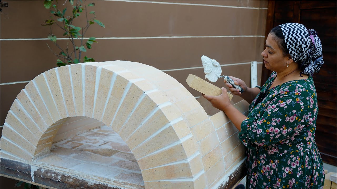 Строим необычную кирпичную печь и готовим курицу на ужин