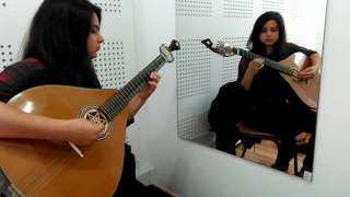 Setembro. Mariana Martins com o guitolão n°2. Tema de José Alegre