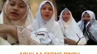 Adek berjilbab ungu versi SANTRI