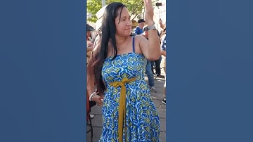 Thumbnail of la pollera colorada