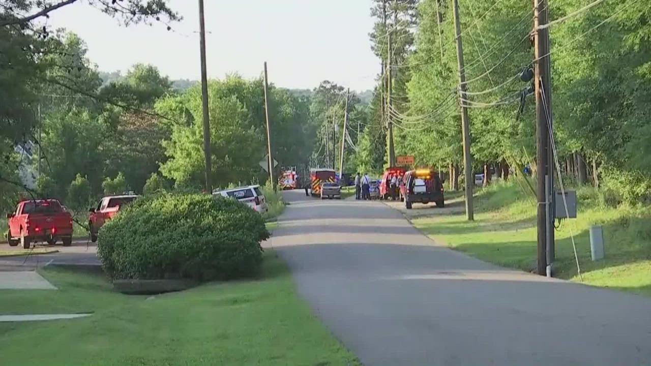 Alabama church shooting kills 2, wounds 1; suspect in custody - YouTube