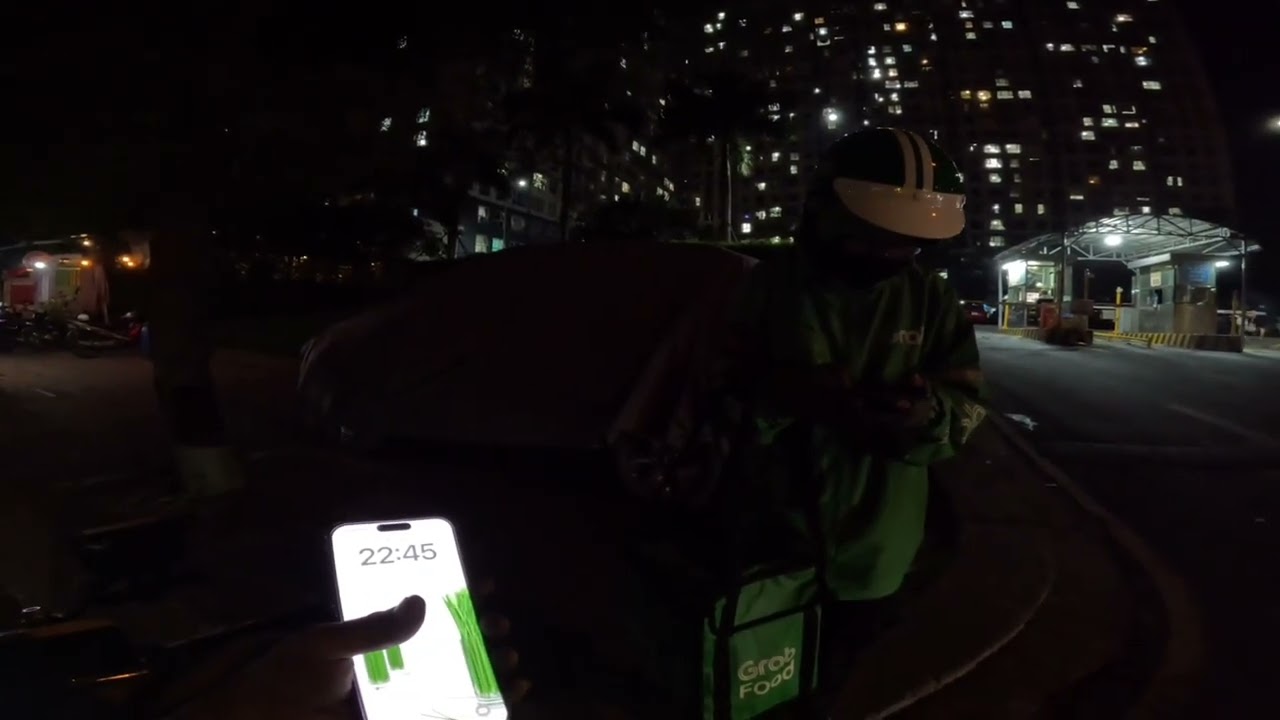 ￼ Sinh viên Nữ chạy￼ Grab ￼ Thấy Thương❤️#xuhuong #automobile #youtubeshorts #youtube #longq9 ￼