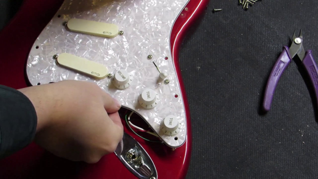 EMG DG20 David Gilmour Pickup Upgrade Stratocaster - YouTube