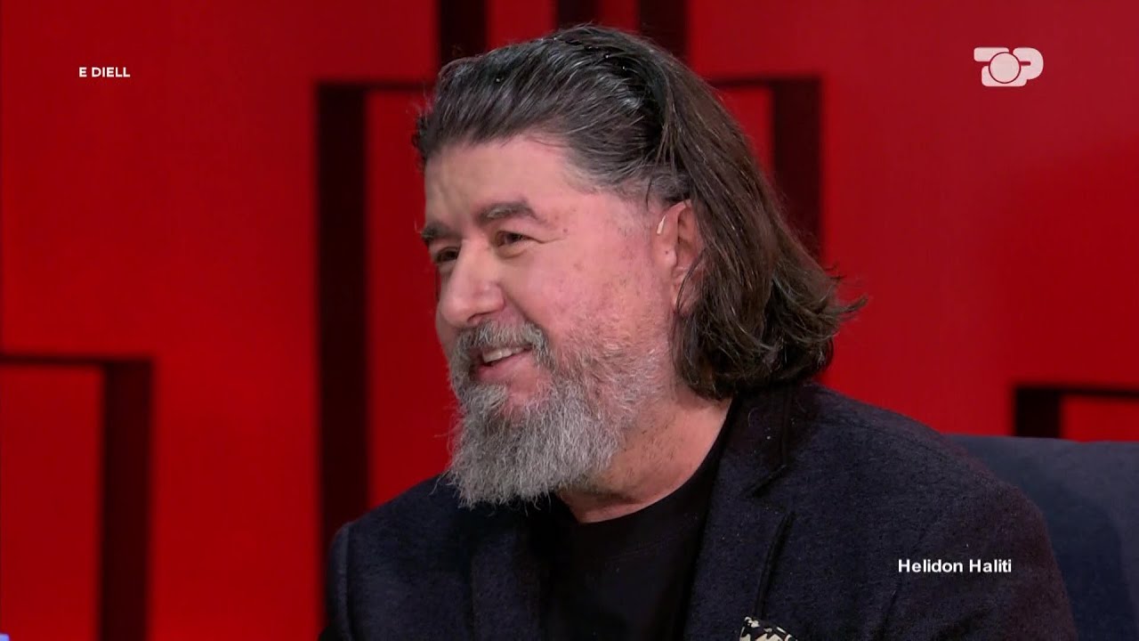 “Rrotë Enver Hoxha” parrulla që për pak… Helidon Haliti tregon ngjarjen kur mungonte gërma F