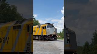 Here’s VIA 1 flying past Leitch Road with 6420 leading #train #viarail #railway