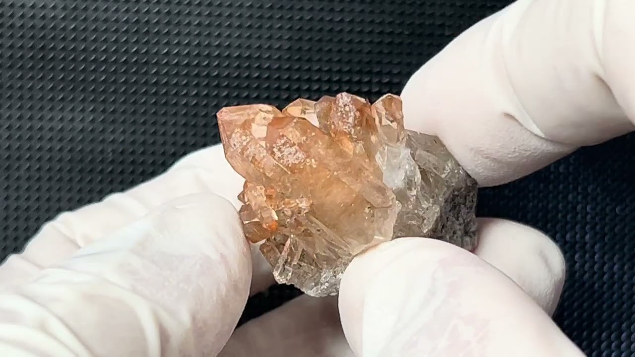 スウェーデン産ヘマタイト（タンジェリン）水晶クラスター 20.8g