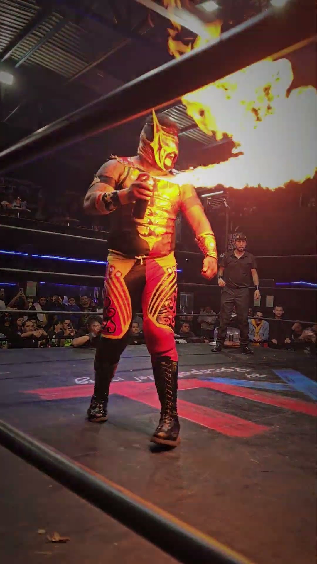 ¡¡¡ Cómo en los Vengadores !!! Abismo Negro Jr vs El Fiscal el XLL