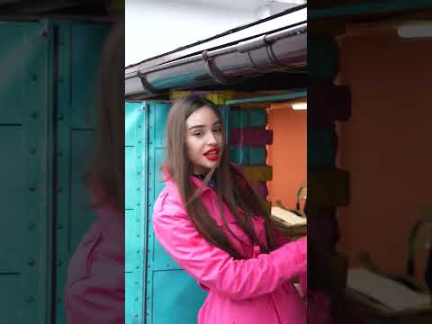 Бедную Девушку Удочерили Миллионеры!