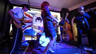 Di and the Blue Hearts - It Takes Time (Otis Rush)