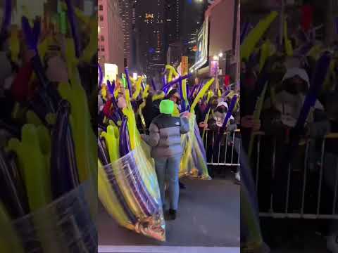 Video: Fejrer nytårsaften på Times Square