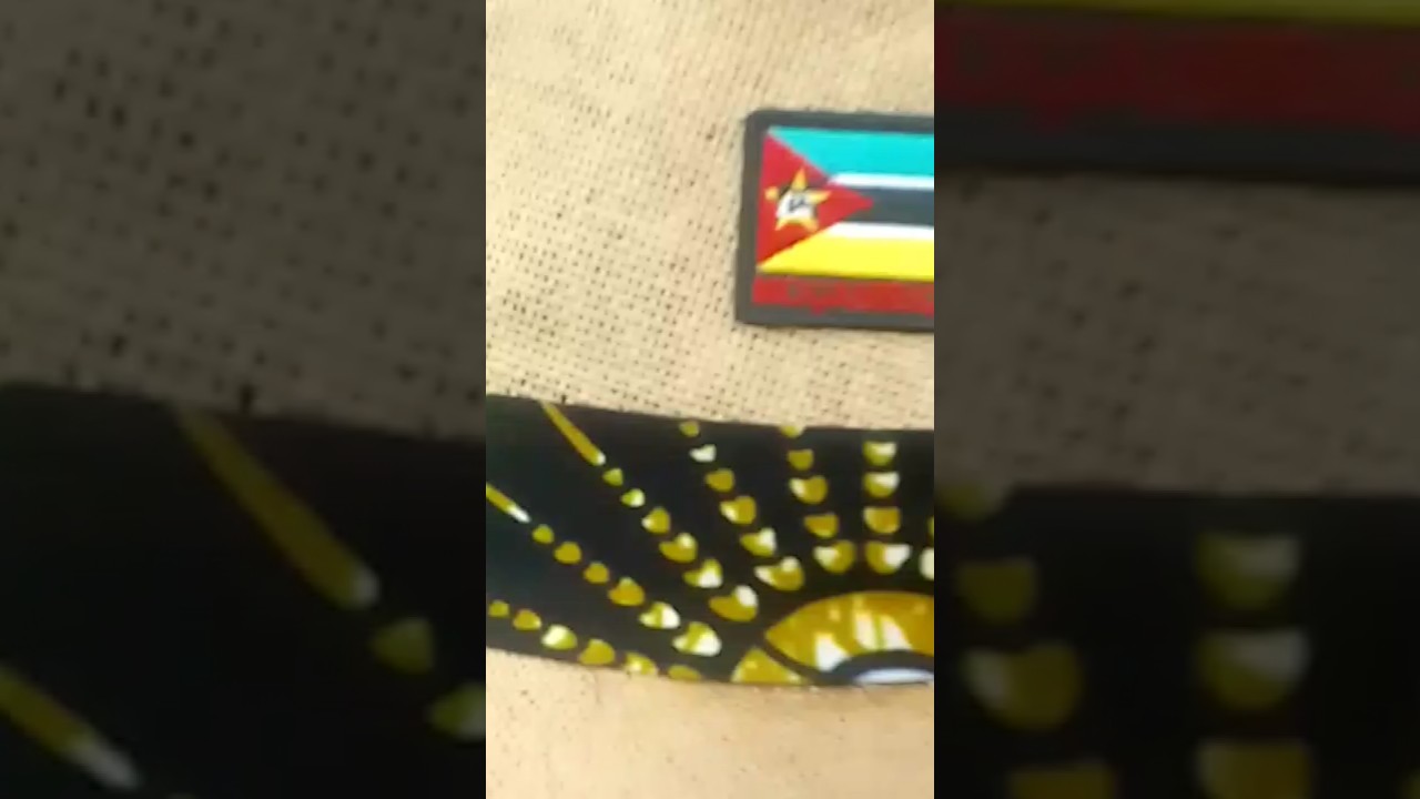Chapéu personalizado com facha de capulana e bandeira de Moçambique 847049333