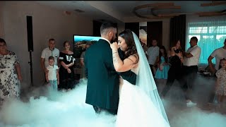 картинка: Весільний танець, який ЗМУСИВ ВСІХ ЗАВМЕРТИ 🕊️ | Наш момент. Wedding dance💍