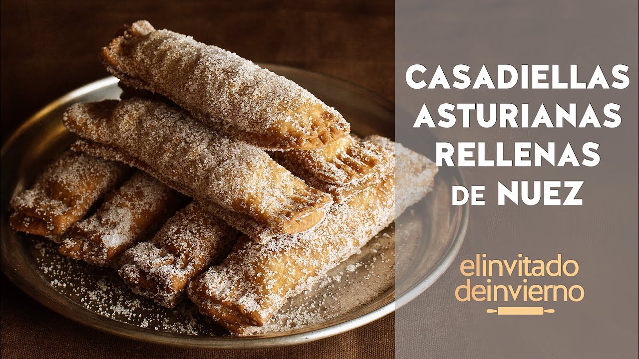 {Casadielles asturianas} tradicionales, empanadillas rellenas de nuez y anís, postre típico