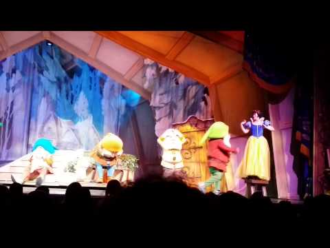 Snow White and seven dwarfs in Sin