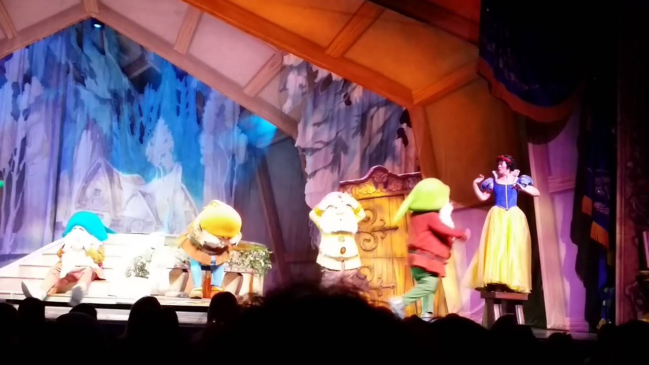 Snow White and seven dwarfs in Sin