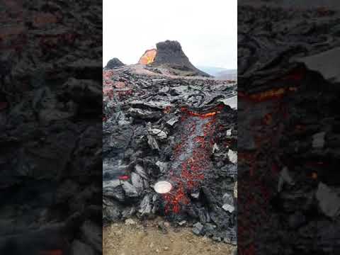Making bacon and eggs with a live volcano in Iceland 2021