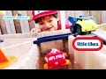 Builder&#39;s Bay Sand and Water Table with Disney Cars Hydro Wheels