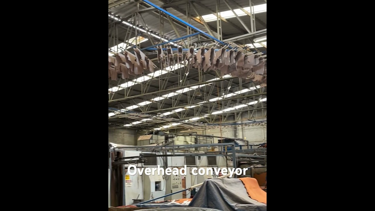 Overhead chain conveyor working in Mexico 