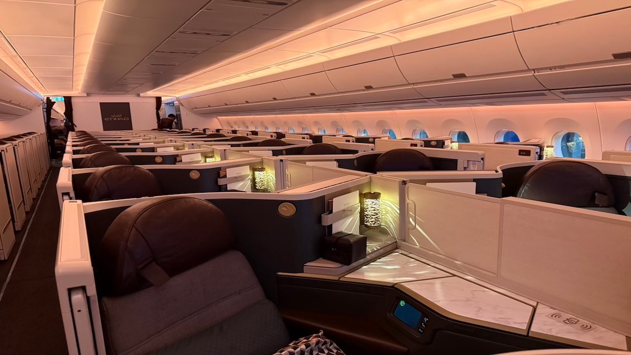 Etihad Business Class - Abu Dhabi to New York (Airbus A350-1000)