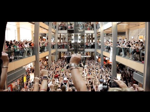 Video: Ein Mann Tanzt Mit Tausend Menschen Auf Der Ganzen Welt