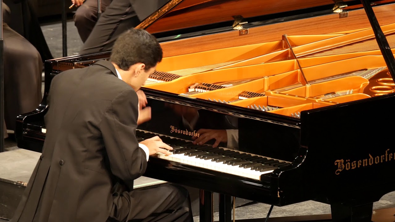 tchaikovsky piano concerto no.1 1st movement Luis Villarreal - YouTube