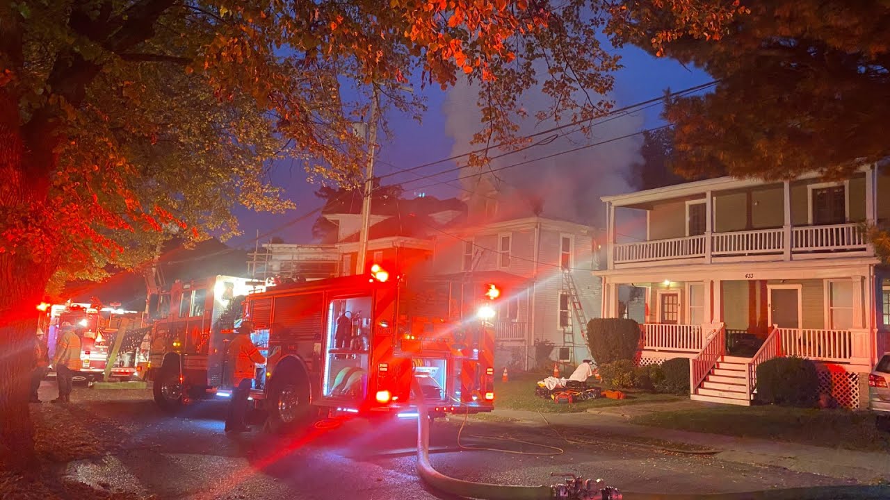 One dead after early morning house fire in Southwest Roanoke - YouTube