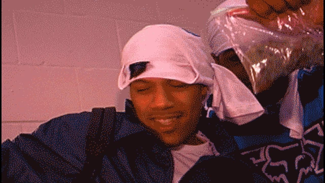 Нига мем. Move nigga. Tupac shakur gif. Move nigga. Рэперы с пушками.