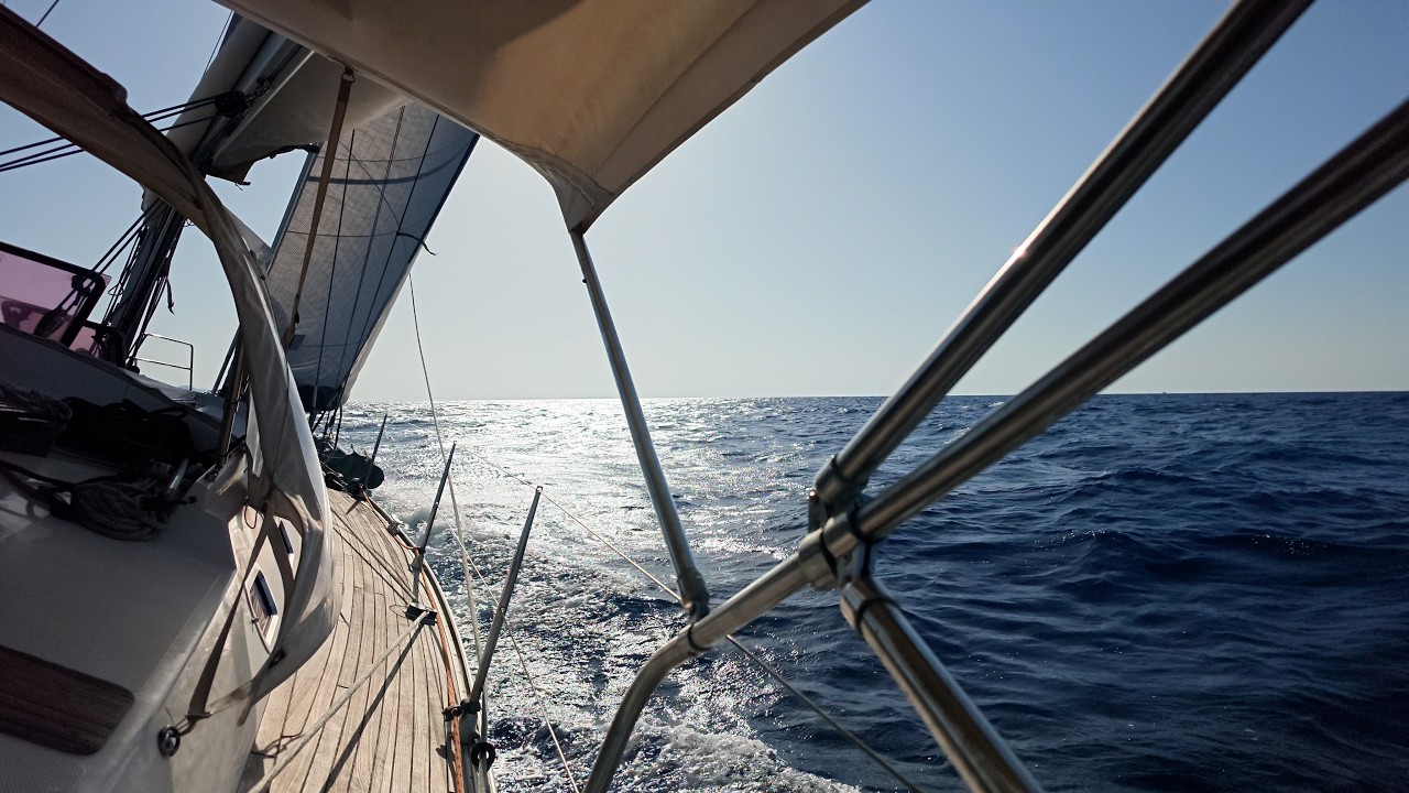 ⁣11 sailing