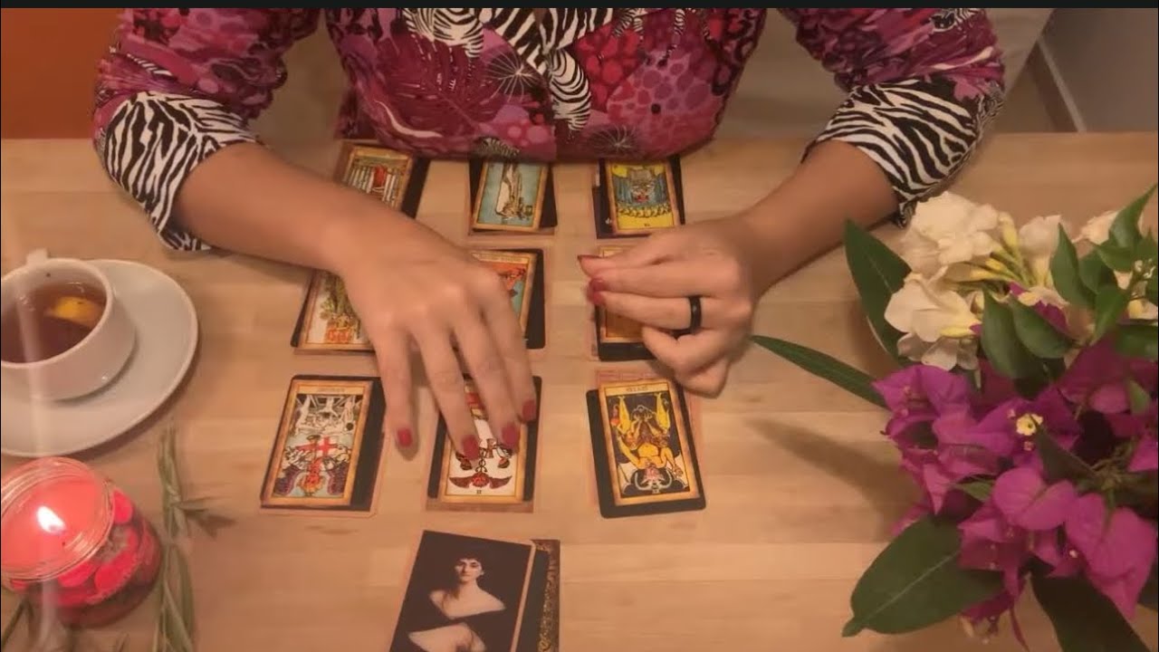 Sana dair neleri bastırıyor? Neler Saklıyor? Azizenin Sırrı ? Tarot Açılımı @aysegulerginvlog 💗💗
