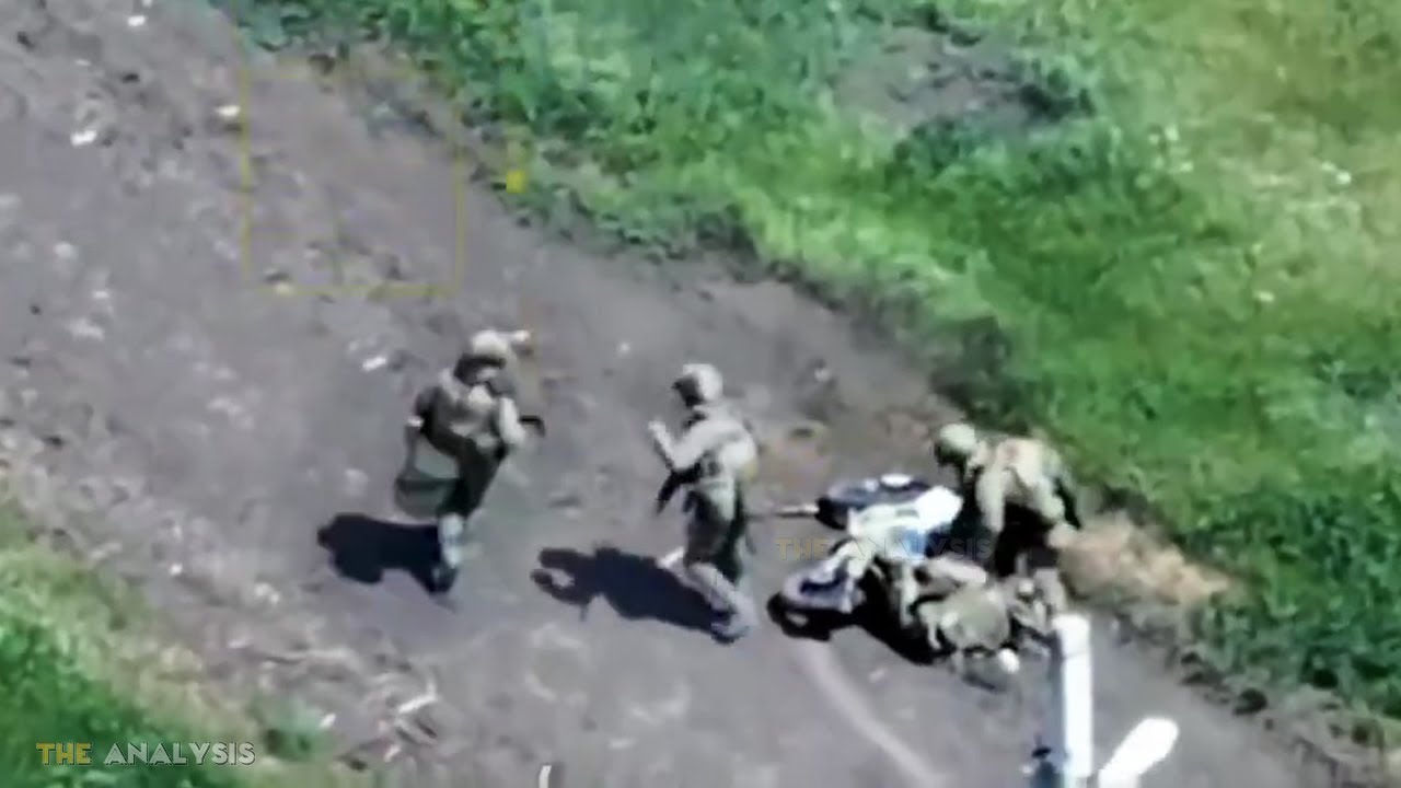 Ужас! Украинцы взрывают российских солдат, пытающихся передвигаться по открытому полю