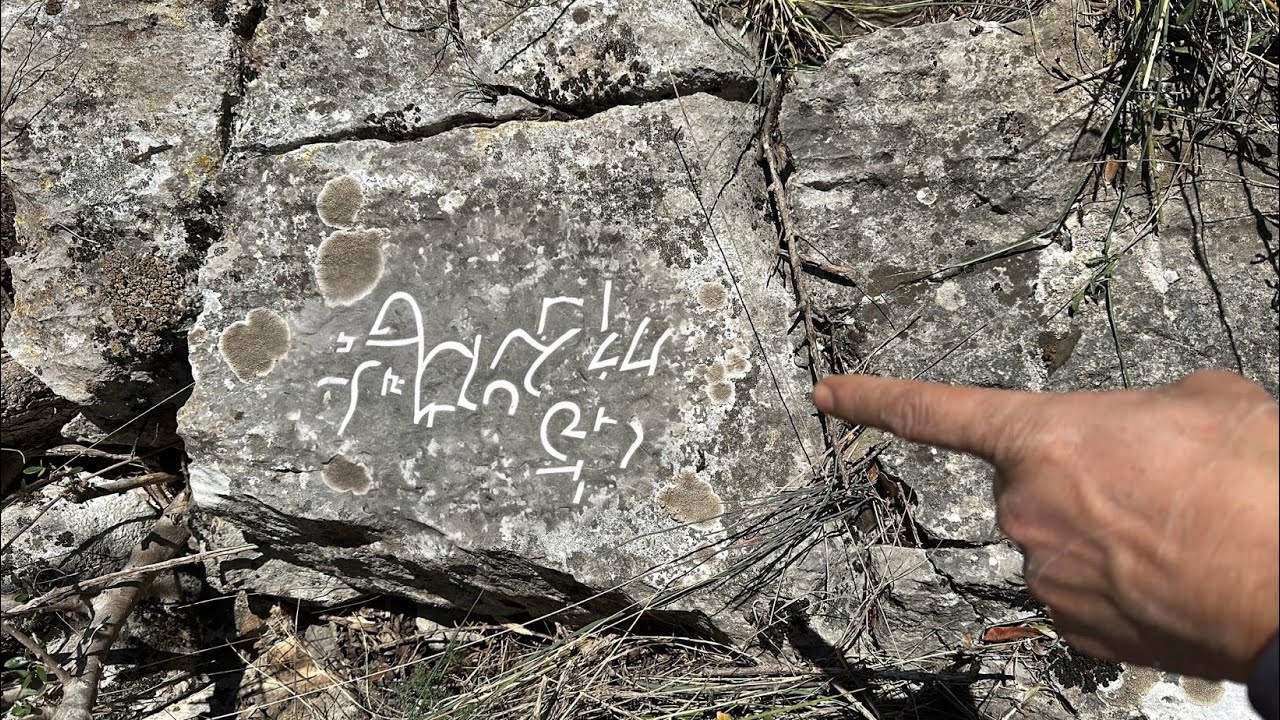 Я открываю сейфы Treasure Rock рядом друг с другом...