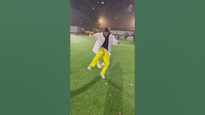 Bei minus Grad pfeift der ein Spiel 🥶👀 Schiedsrichter ! #shorts