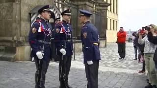 &quot; CASTILLO DE PRAGA &quot; : Cambio de guardia .Prazský hrad.Muro de Lennon. Palacio Presidencial. Checa.