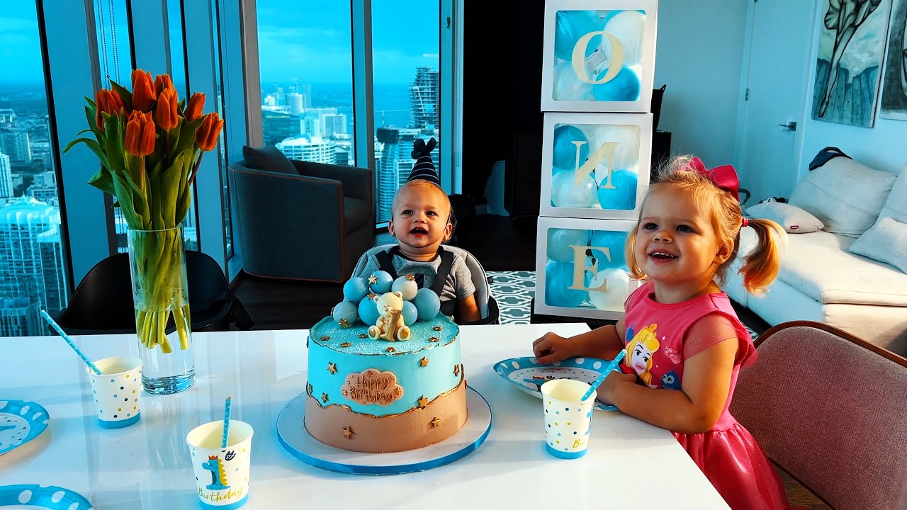 David is 1 year! Happy FIRST Birthday